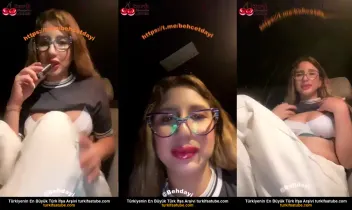 Güzel Barbie’nin ifşa edici fotoğrafları, kız üvey kardeşinin arabasında çıplak bir şekilde yayınlanıyor