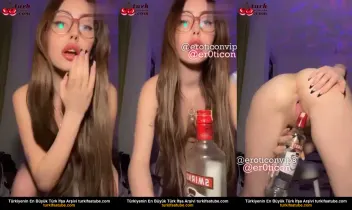 Smirnoff şişesini arkadan soktu Vena