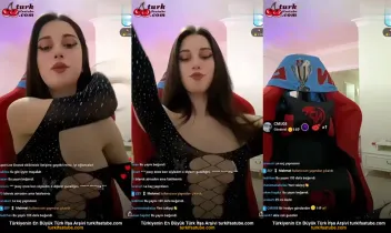 Zeynepiksy Çıplak Giyinimiyle Vücudunu Sergiledi