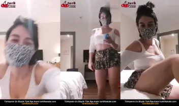 Larisrose Üvey Kardeşin Çıplak Bacak Gösterisi